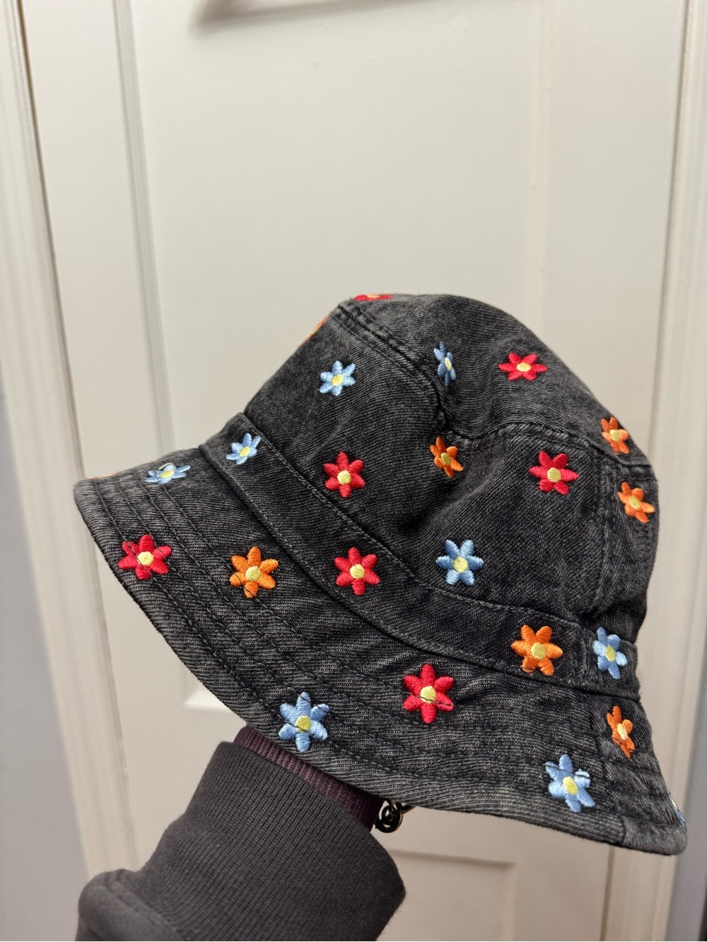 American Eagle Outfitters Gray Denim Bucket Hat with Small Floral Embroidery - Picture 5 of 5